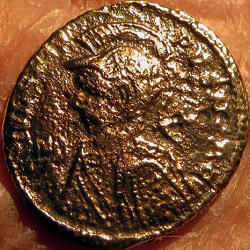 Crispus, Ae3 follis, Trier, z.j. ca 323 na Chr.